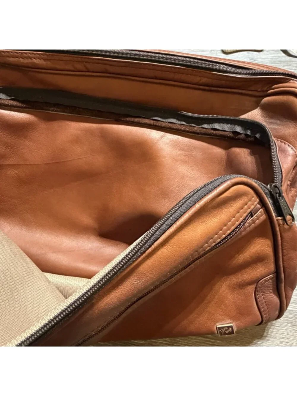 Yury Bags Colombian Leather Briefcase Messenger Crossbody Satchel Cognac Vintage